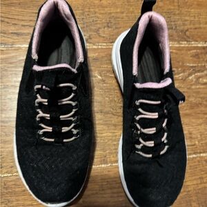 Girls slip on tennis shoes sneakers 1